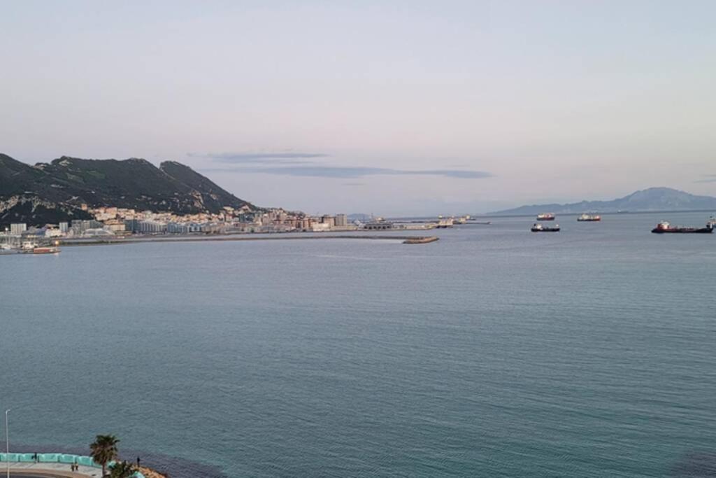 Appartement Charming Colonial Flat In Historic Building à Gibraltar Extérieur photo