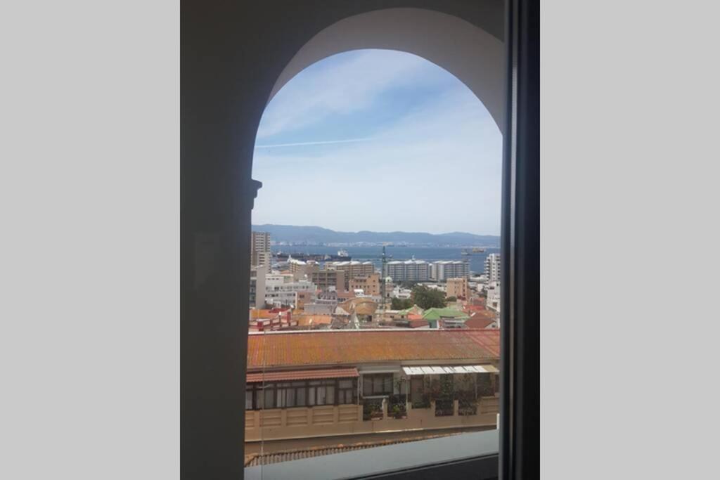 Appartement Charming Colonial Flat In Historic Building à Gibraltar Extérieur photo