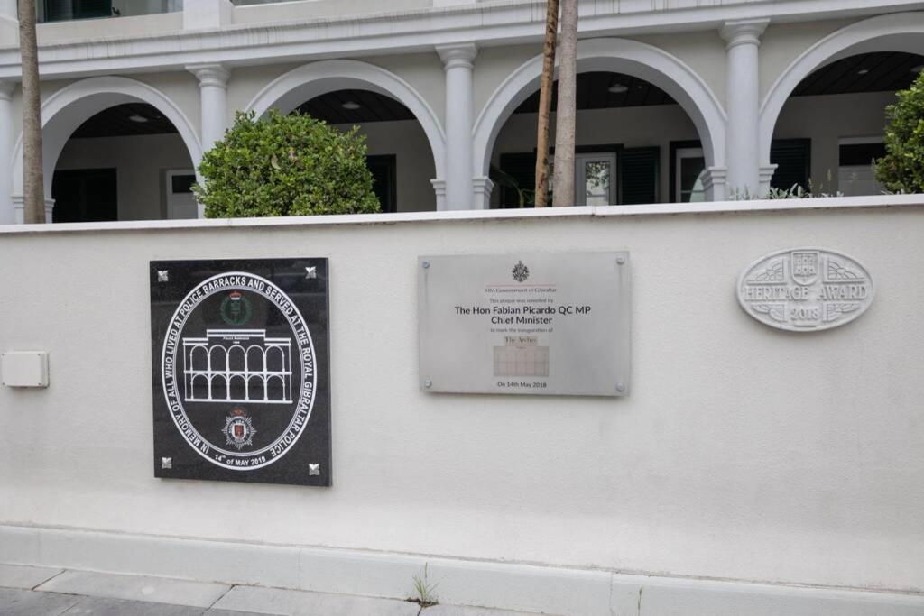 Appartement Charming Colonial Flat In Historic Building à Gibraltar Extérieur photo